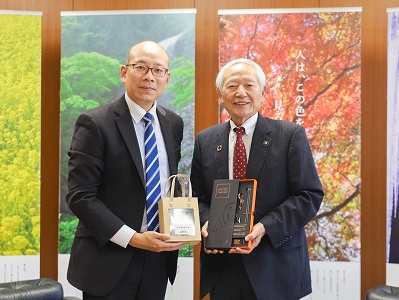 R6-10-18香港貿易発展局日本主席代表の表敬訪問１