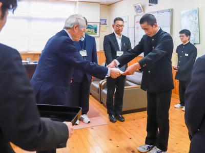 R7.11.18 税に関する作文表彰 重信中学校1