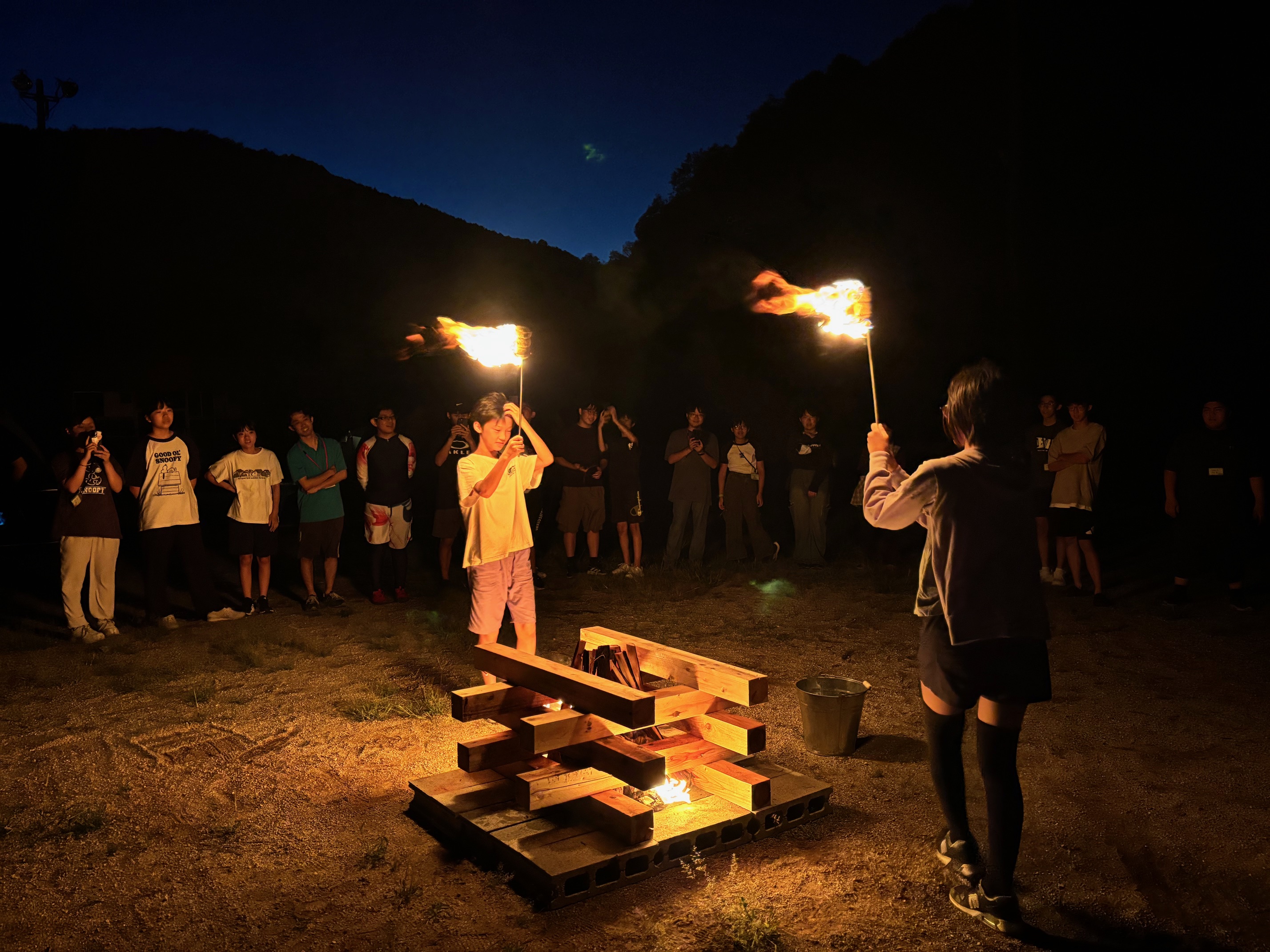 キャンプファイヤー写真