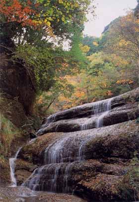 滑川渓谷写真（前の滝）