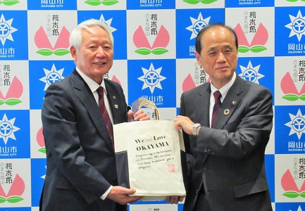 岡山市役所訪問時の写真